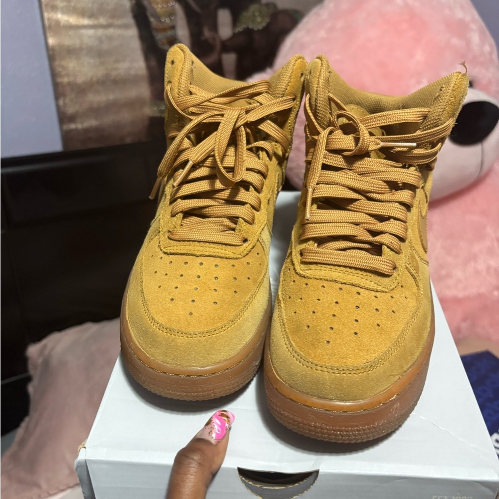 Nike Kids Sneakers in Mustard Yellow - Picture 2 of 3
